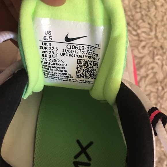 Nike - Picture 11 of 12